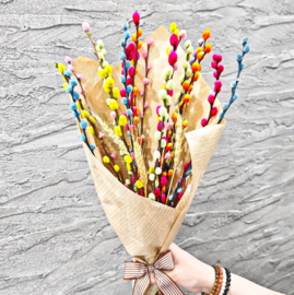 Букет из разноцветной натуральной крашеной вербы с колосками. Пасхальный букет