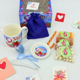 Подарок на 8 марта для мамы, коллеги. Кружка керамика, чай элитный и сладости