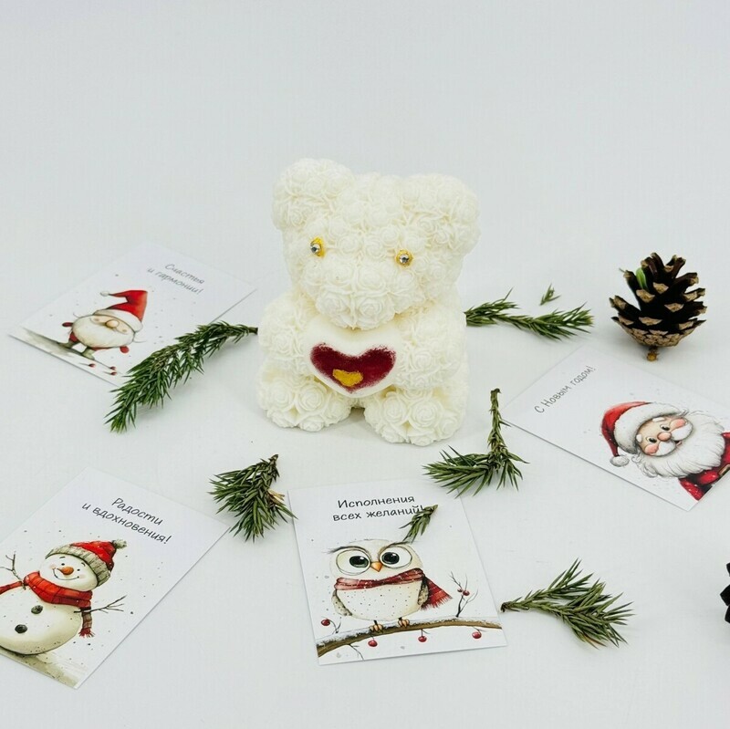 Avtorskaya svecha ruchnoj raboti mishka s serdtcem iz roz. Podarok na novij god, standart