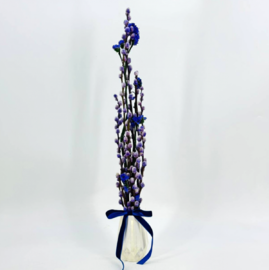 Пасхальная композиция. Верба живая крашеная с веточками статицы. Пасхальный декор