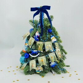 Новогодняя ёлочка ручная работа 40 см из веток живой хвои нобилис с гирляндой из бумажных флажков