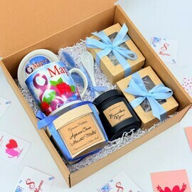 Подарок на 8 марта. Чайный бокс с кружкой, орехами в шоколаде и арома саше мелтс