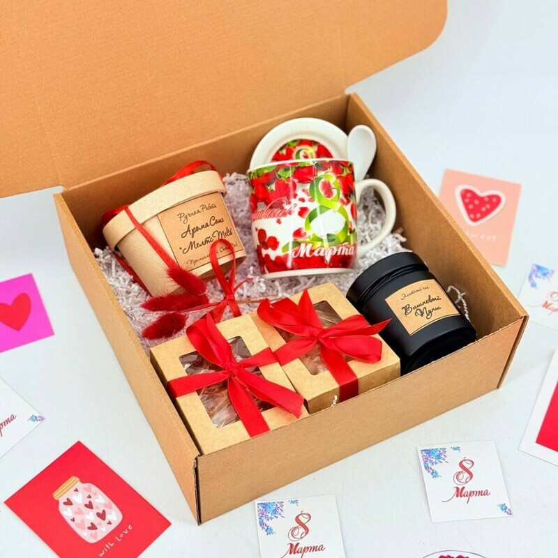 Podarochnij chajnij boks na 8 marta. Nabor s kruzhkoj, sladkimi orehami i aroma sashe melts, standart