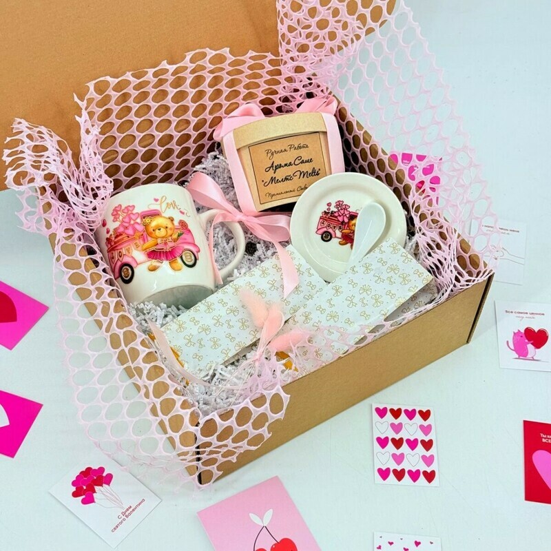 Podarochnij chajnij nabor s keramicheskoj kruzhkoj i aroma sashe melts. Podarok na 8 marta, standart