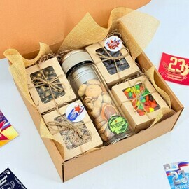 Podarok muzhchine na 23 fevralya. Podarochnij nabor orehov so steklyannim termosom zavarnikom