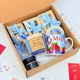 Подарок на 8 марта для мамы. Бокс подарочный с орехами, кружкой, саше мелтс и свечой ручной работы