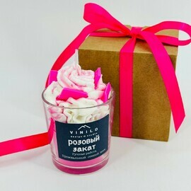 Aromaticheskaya svecha v stakane ruchnoj raboti "Rozovij zakat" Aroma svecha