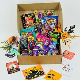 Большой подарочный бокс азиатских сладостей монстры. Подарочный набор на Хеллоуин