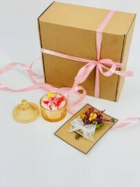 Подарочный набор свеча ручной работы в стекле и открытка ручной работы