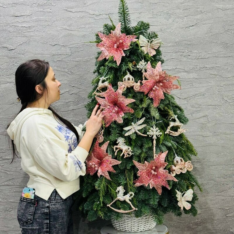 Новогодняя ель 130 см ручной работы из веток натуральной хвои нобилис в кашпо из ротанга, стандартный