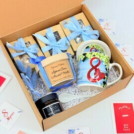 Podarok na 8 marta dlya mami, uchitelya. Orehi v glazuri, kruzhka keramika, aroma sashe melts i svecha