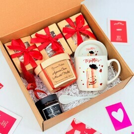 Подарок для девушки. Подарочный набор орехов с кружкой, арома саше мелтс и свечой ручной работы