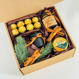 Podarochnij nabor sladostej. CHaj elitnij, konfeti Ferrero Roshe, krem-myod, svecha ruchnoj raboti