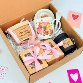 Podarochnij nabor chaya s orehami v shokolade, kruzhkoj i aroma sashe melts. Podarok na 14 fevralya