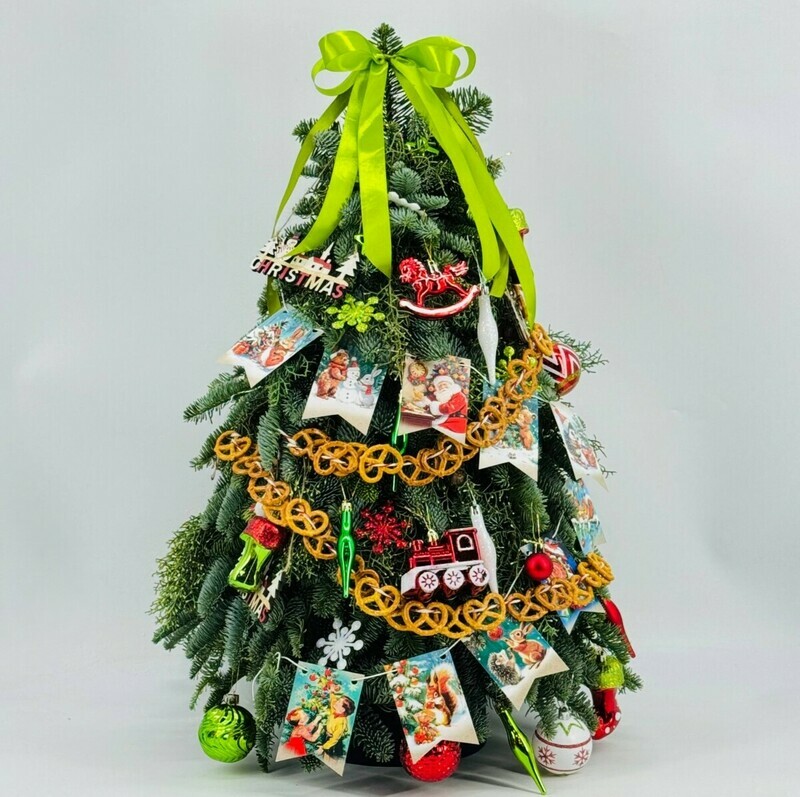 Retro yolochka 80 sm iz zhivogo nobilisa ruchnoj raboti s flazhkami i krendel_kami, standart