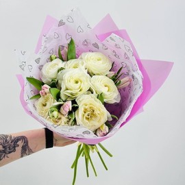 Букет из нежных ранункулюсов с тюльпанами. Цветы на праздник для девушки, женщины