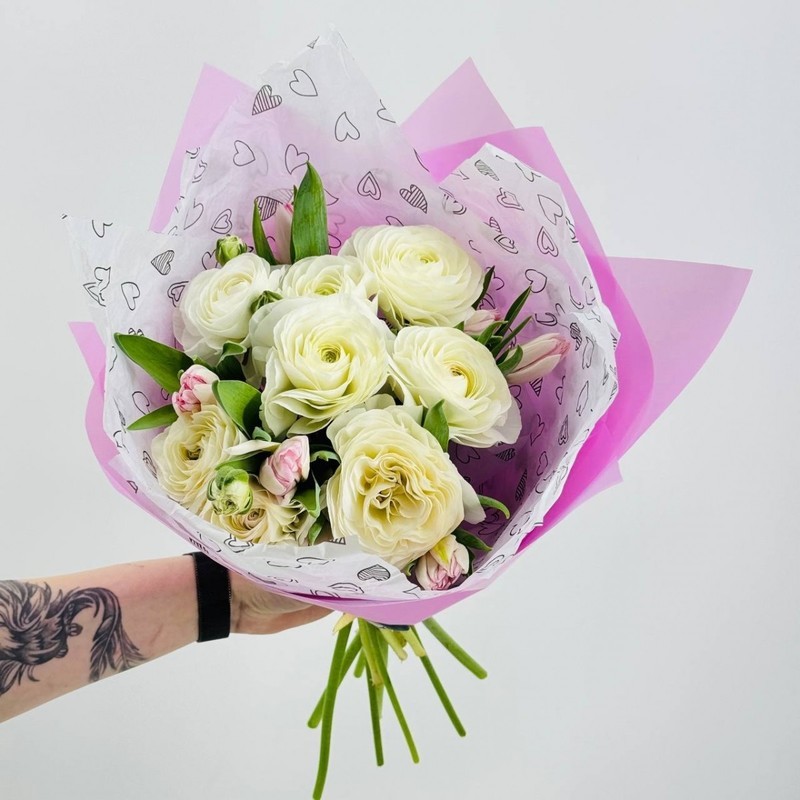 Букет из нежных ранункулюсов с тюльпанами. Цветы на праздник для девушки, женщины, стандартный