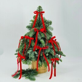 YOlka zhivaya ruchnoj raboti iz vetok natural_nogo nobilisa 50 sm. Novogodnij dekor