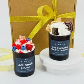 Podarochnij nabor svechej v stakane ruchnoj raboti. Svecha vzbitie slivki