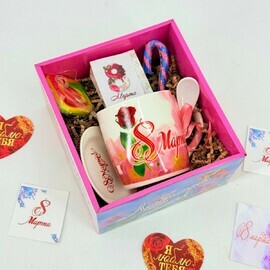 Подарок на 8 марта. Подарочный чайный набор, кружка керамическая с блюдцем и ложкой, сладости