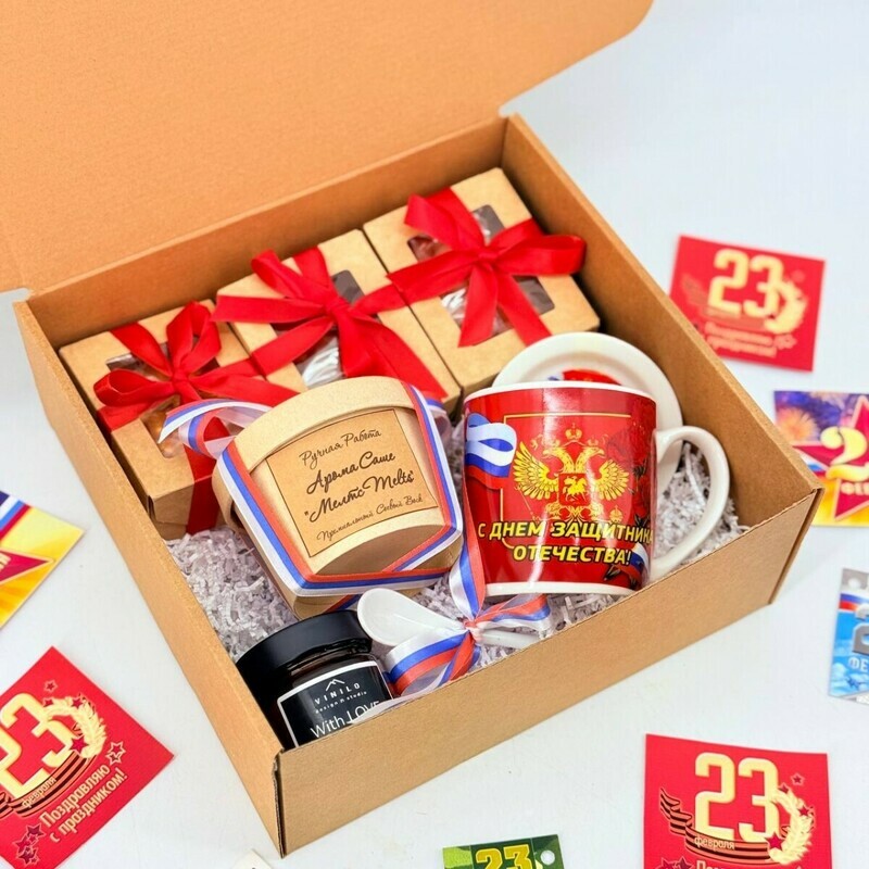 Подарок мужчине на 23 февраля. Подарочный бокс с орехами, кружкой, саше мелтс и свеча ручной работы, стандартный