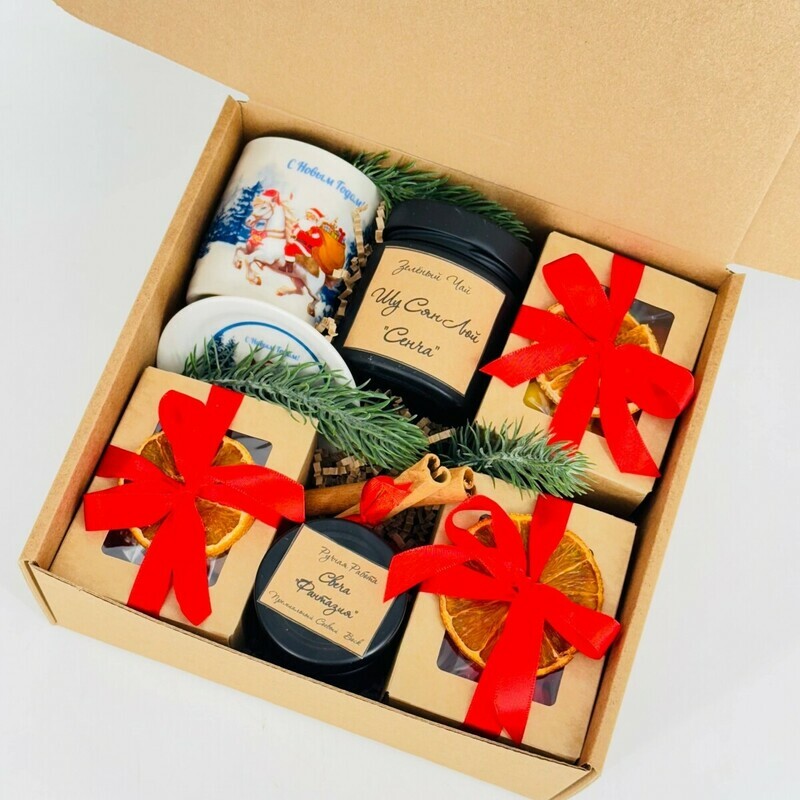 Novogodnij podarochnij nabor, boks. CHaj elitnij, orehi, svecha ruchnoj raboti. Podarok na Novij god, standart