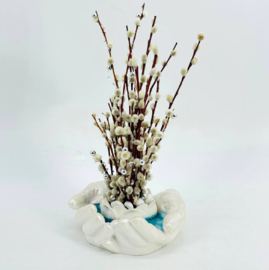 Интерьерная композиция живая верба в кашпо "Руки Давида" с эпоксидной смолой