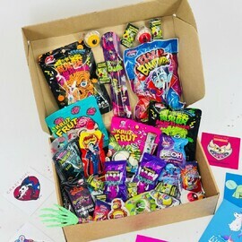 Бокс подарочный азиатские сладости страшилки монстры. Подарок на Хеллоуин