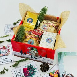 Sladkij podarochnij boks na Novij god. Elitnij chaj, orehi v bel_gijskom shokolade