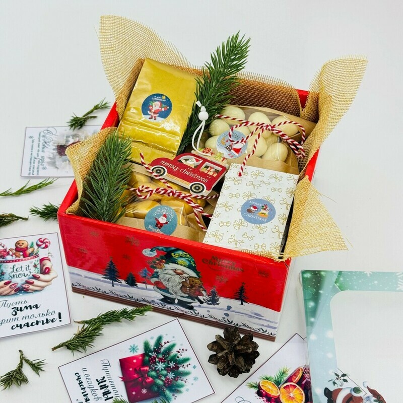 Сладкий подарочный бокс на Новый год. Элитный чай, орехи в бельгийском шоколаде, стандартный
