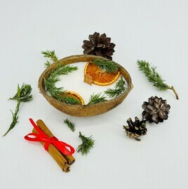 Подарок на Новый год. Интерьерная свеча ручной работы в кокосе. Новогодняя свеча