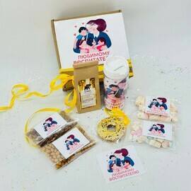 Чайный подарочный набор со сладостями и термокружкой для любимого воспитателя