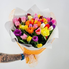 65 raznotcvetnih tyul_panov v dizajnerskoj upakovke