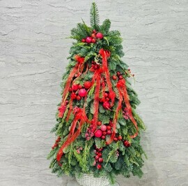 Новогодняя ёлка 120 см из веток живого натурального нобилиса в кашпо из ротанга