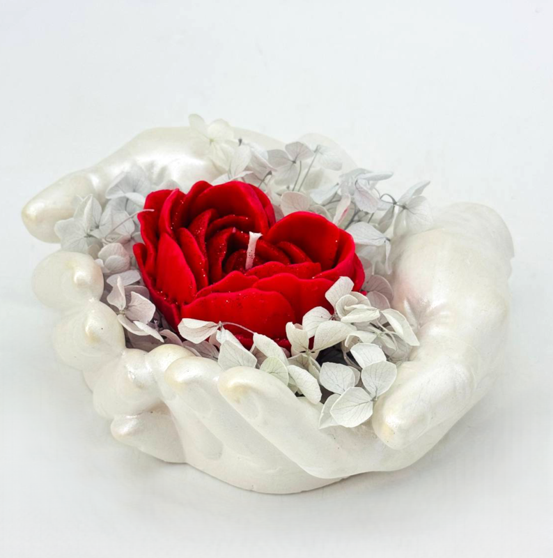 Свеча красное сердце ручной работы с веточками гортензии в кашпо "Руки Давида", стандартный