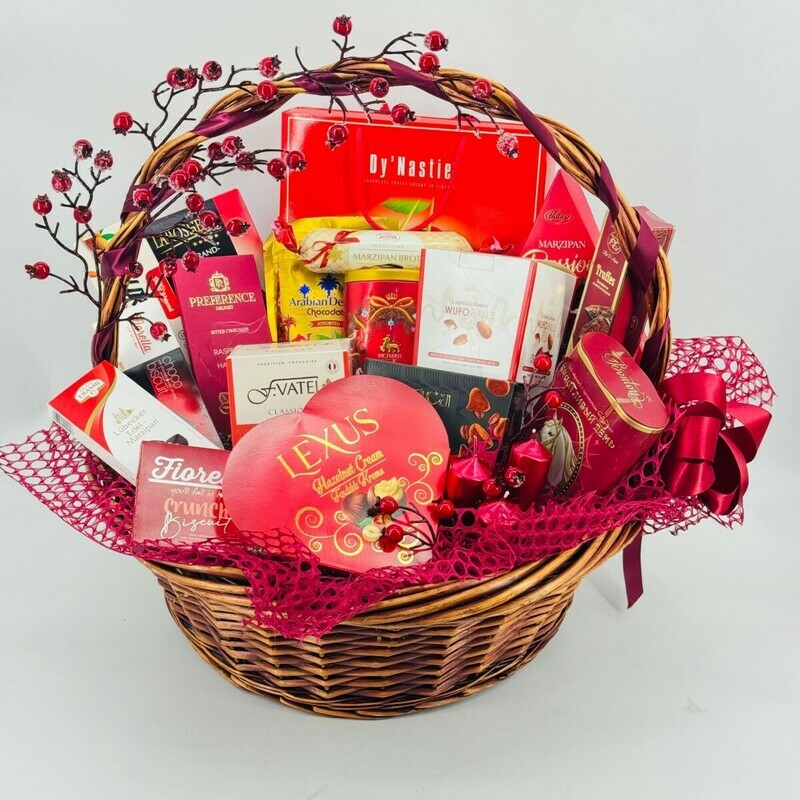 Ogromnaya korzina elitnih evropejskih sladostej. Podarok dlya mami. Den_ materi. Podarok na Novij god, standart