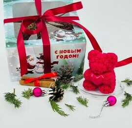 Подарок на Новый год. Новогодняя фигурная свеча мишка с сердцем из премиального соевого воска