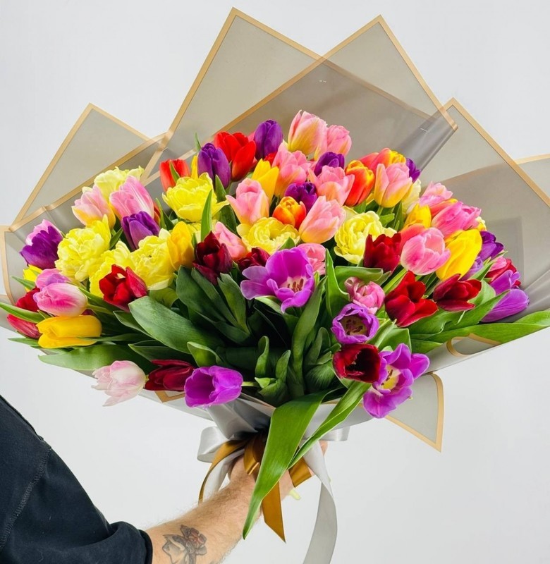 85 tyul_panov miks premium. Buket dlya lyubimoj devushki na 8 marta, standart