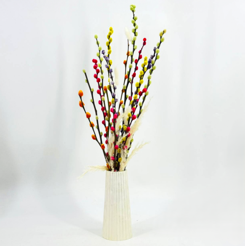 Композиция из вербы в вазе. Верба живая красноталка крашеная разноцветная. Пасхальный букет, стандартный
