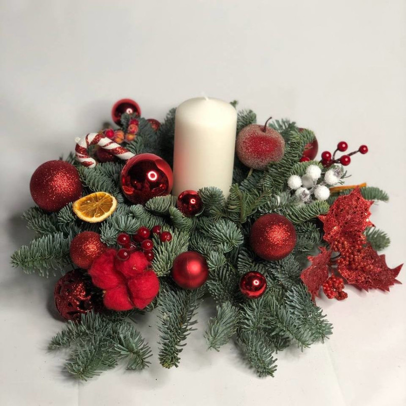 Rozhdestvenskij dekor dlya doma. Nobilis so svechoj, standart