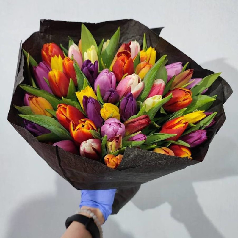 Большой букет разноцветных тюльпанов 51 шт, стандартный
