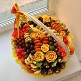 Nabor suhofruktov v korzine. Fruktovij miks