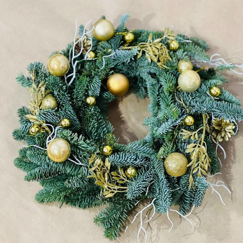 Rozhdestvenskij dekor venok iz nobilisa 30 sm, standart
