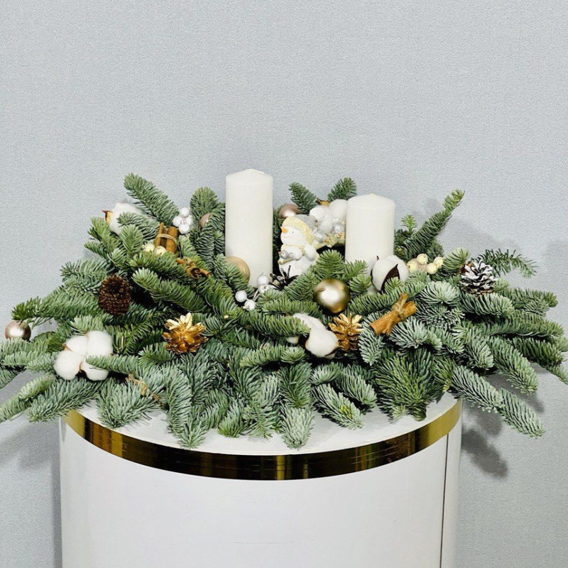 Hvojnaya kompozitciya iz nobilisa so svechkami na stol, standart