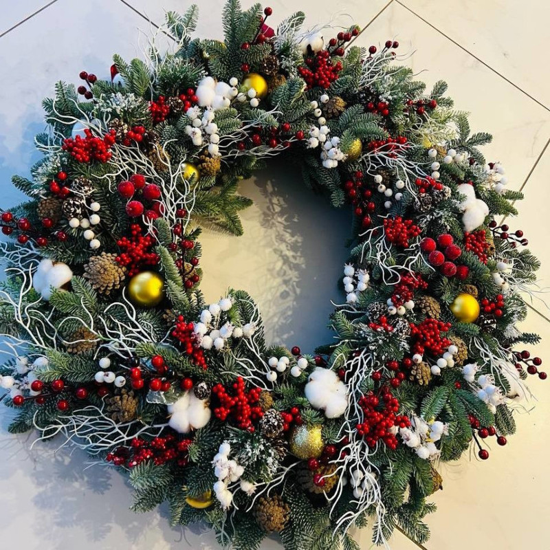 Bol_shoj novogodnij venok iz nobilisa ukrashenie na vhodnuyu dver_ 90 sm, standart