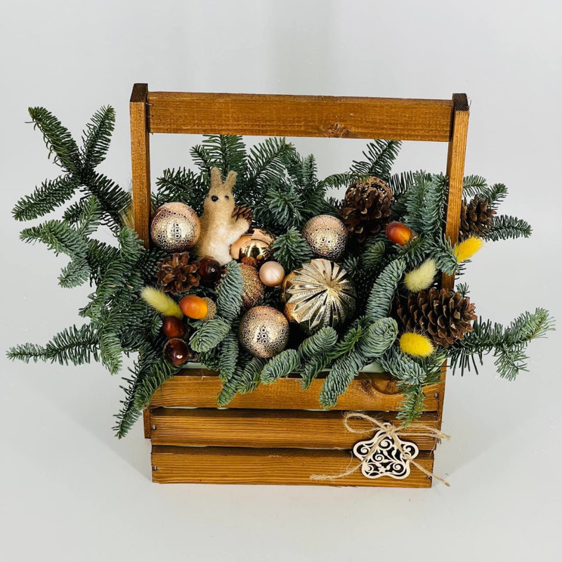 Novogodnyaya kompozitciya iz natural_nogo nobilisa v derevyannom yashike, standart