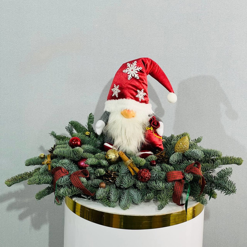 Зимняя новогодняя композиция из нобилиса с Дедом Морозом, стандартный