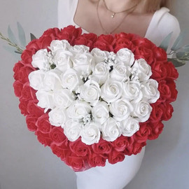 Большой букет сердце из 71 мыльной розы