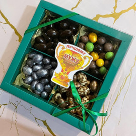 Podarochnij nabor orehov dlya muzhchini