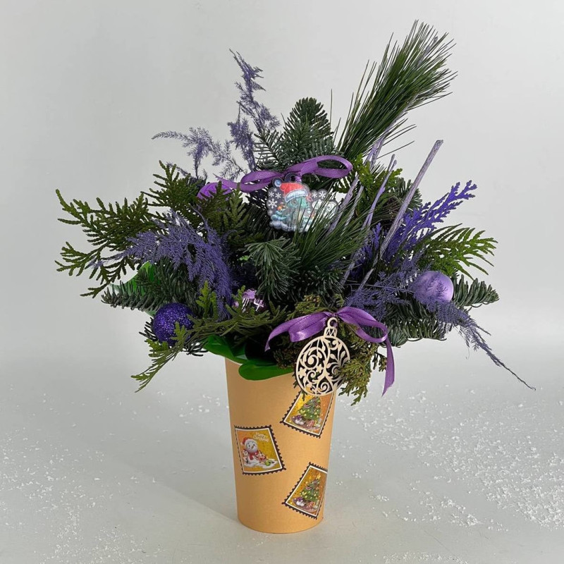 Hvojnaya mini kompozitciya iz nobilisa v stakane na Novij god, standart